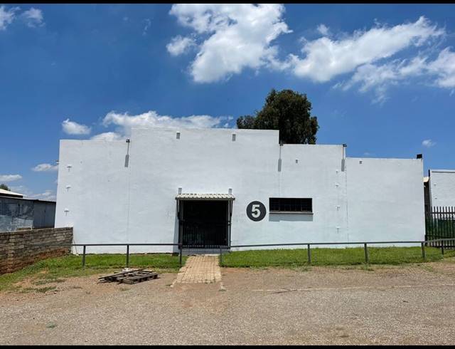 26,880M² BUSINESS FOR SALE IN ZUURFONTEIN